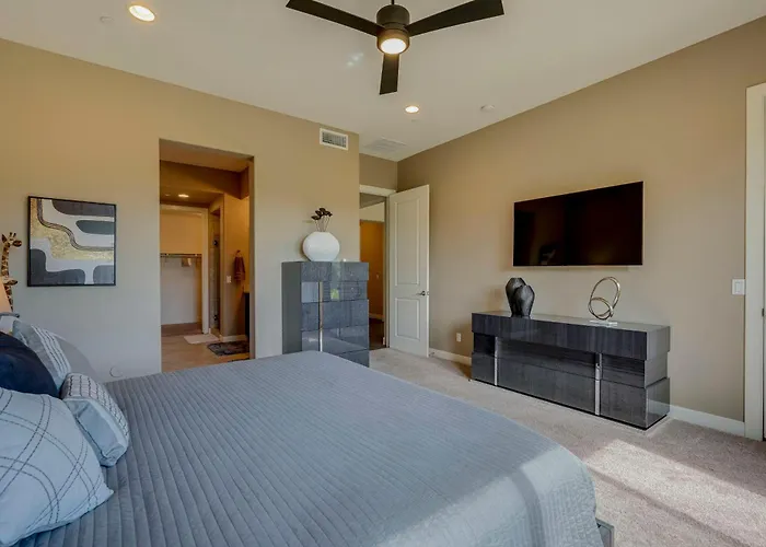 Pool Access! Mtn-view Desert Escape In Ferienhaus
